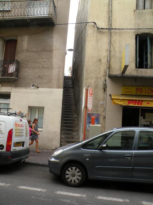  escalier en pierres dans passage